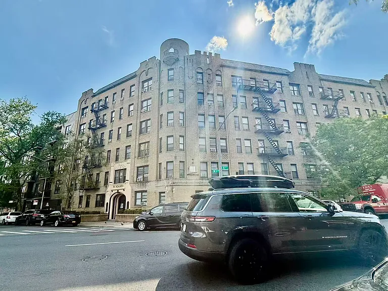 1402 W 4th St #D16 — Photo 1