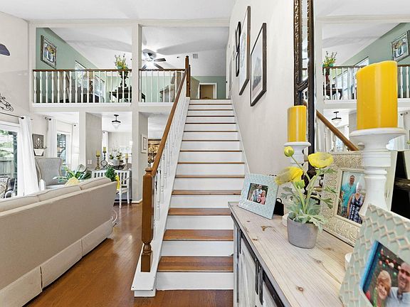 3rd image of 22 Berryfrost Ln