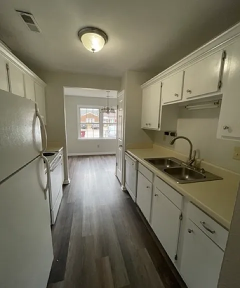 906 Wickford Dr — Photo 5