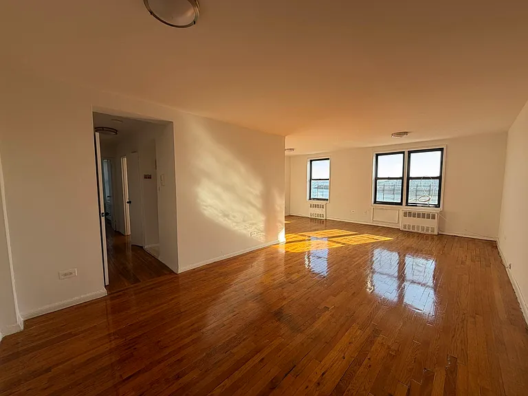 3255 Randall Ave #2J — Photo 1