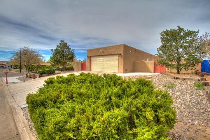 1st image of 2330 La Vista Ct NW