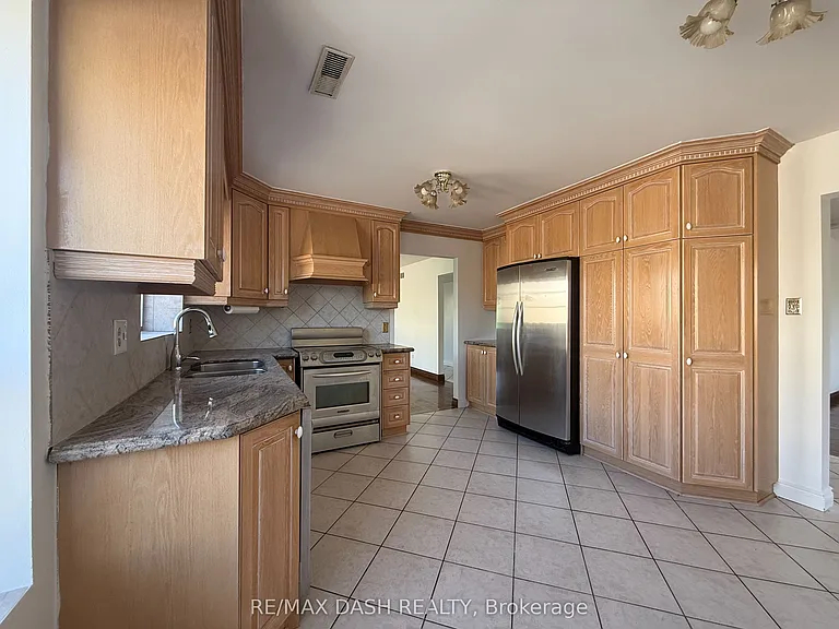 2973 Bloor St W #UPPER — Photo 8