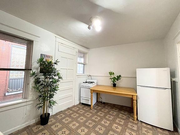 4th image of 2751 Pestalozzi St APT 2E