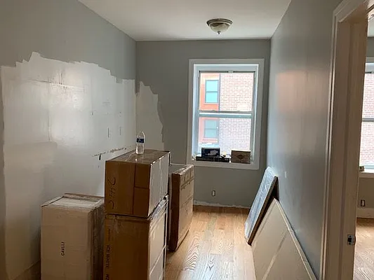 Rented by Salon Realty Corp | media 8