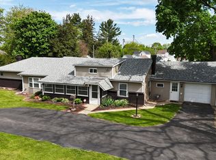 221 Central Ave, Genoa, IL 60135