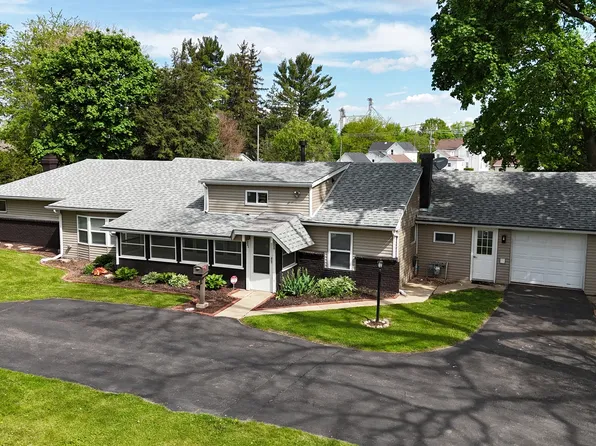 221 Central Ave, Genoa, IL 60135