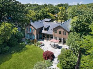 136 Beach Rd, Glencoe, IL 60022