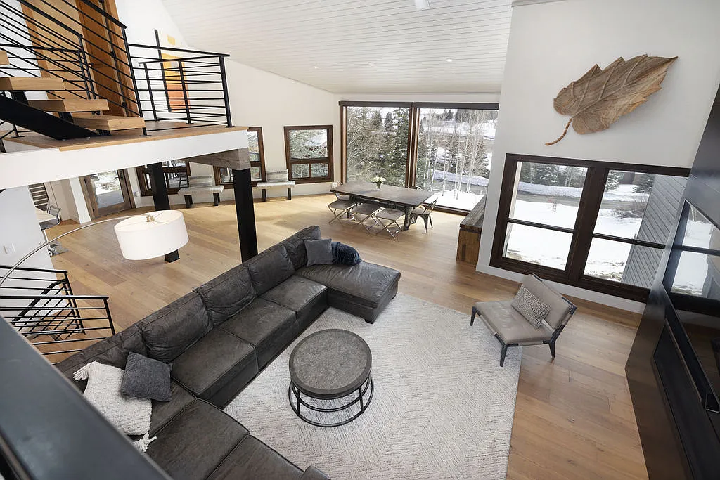 4 bed, 4.5 bath, 3732 sqft, $17,500 — Photo 4