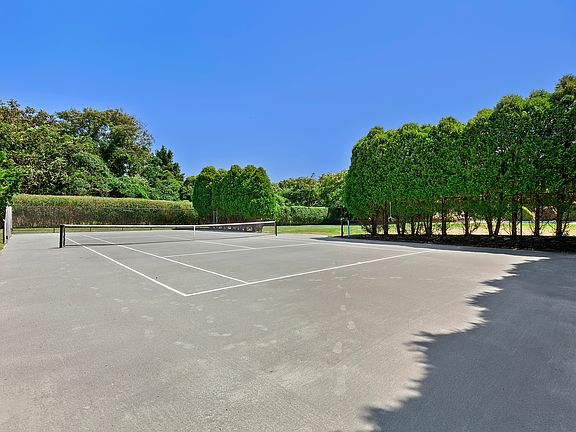 3rd image of 12 Sagg Pond Ct