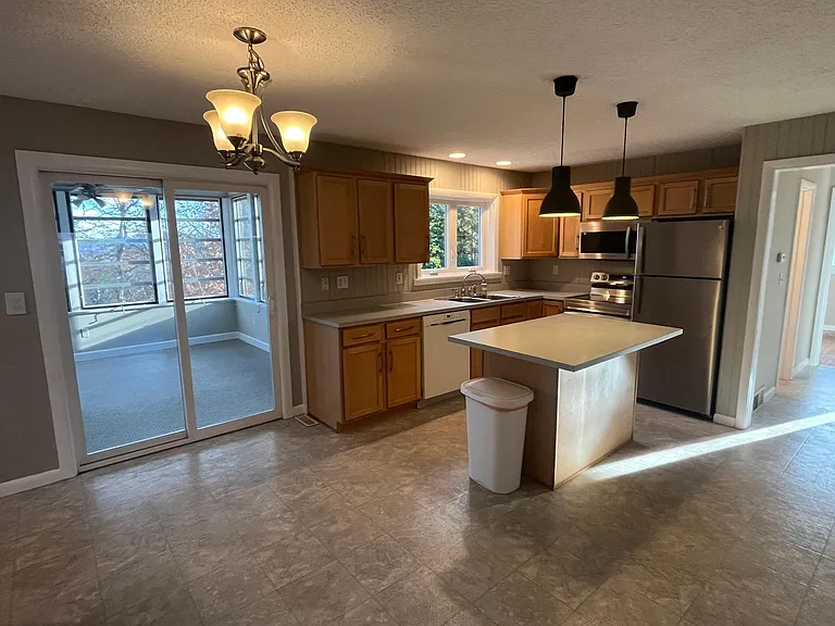 36 Rivermount Ter #A — Photo 4