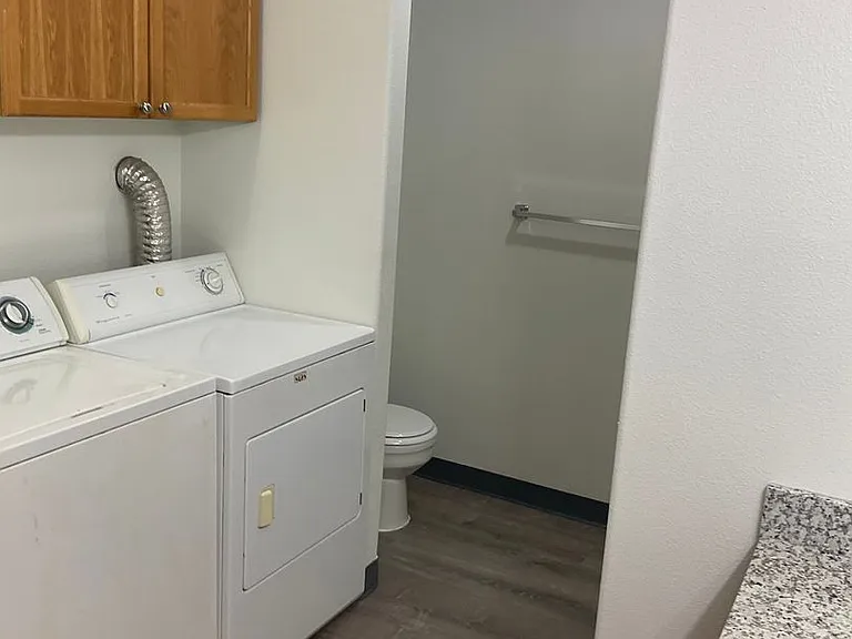 Ascot Place Apartments — Photo 19