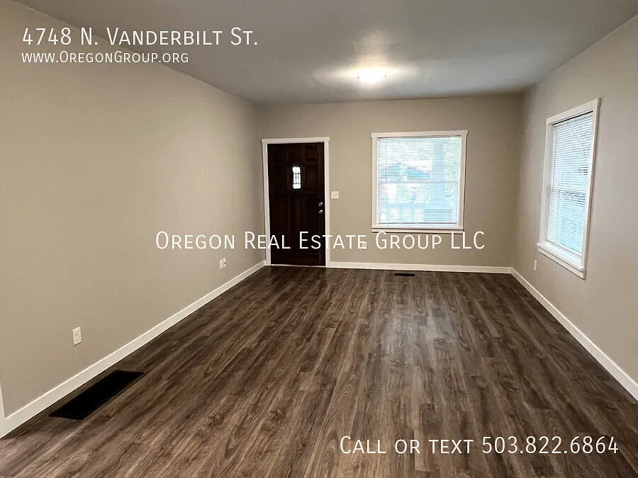Newly Renovated 3 Bedroom Bungalow! — Photo 4