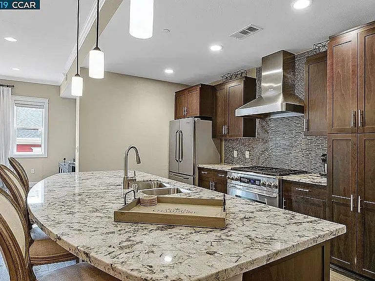 200 Railroad Ave #202 — Photo 4