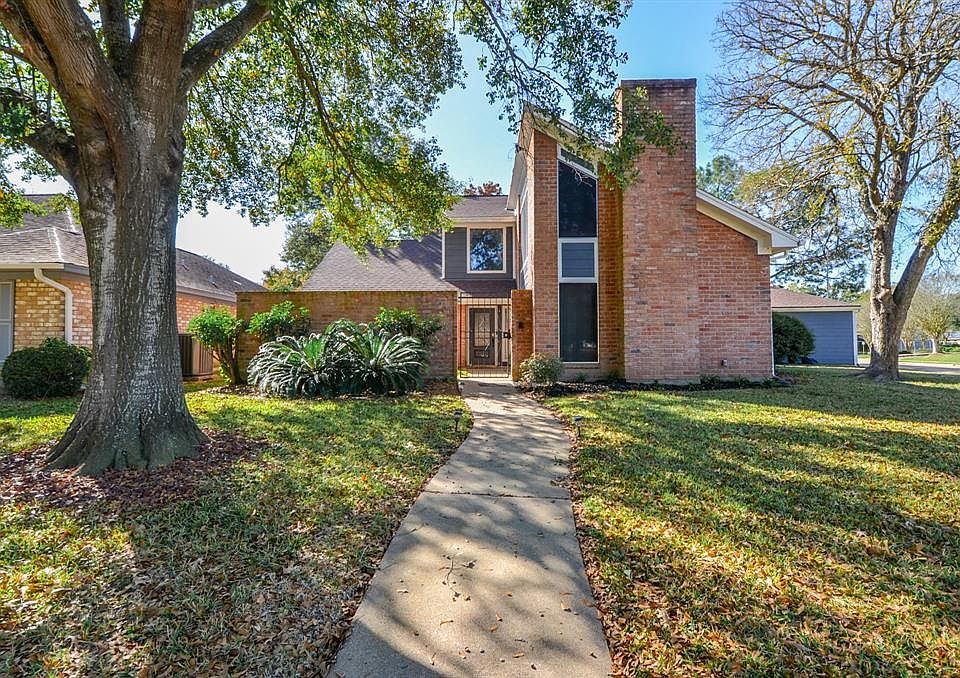 1st image of 15727 Four Leaf Dr