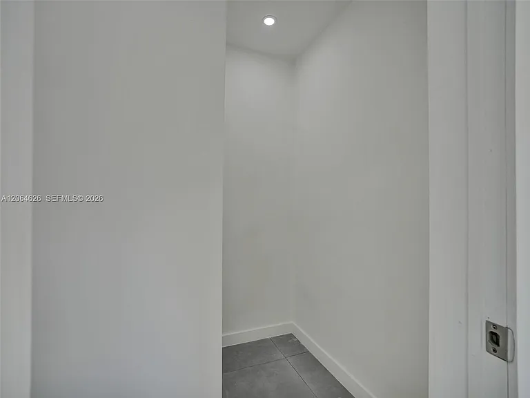 2380 NE 184th Ter — Photo 36