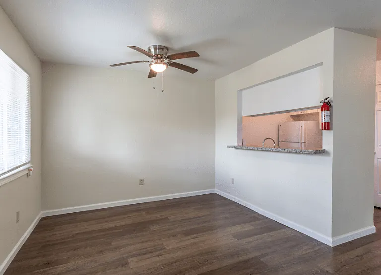 Castlewood Apartments — Photo 19