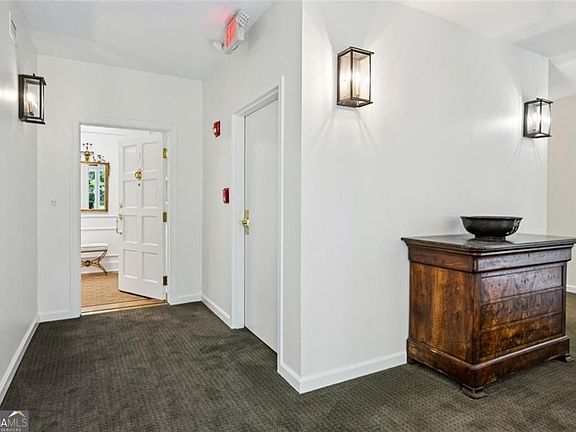 3rd image of 2765 Peachtree Rd NE APT 3