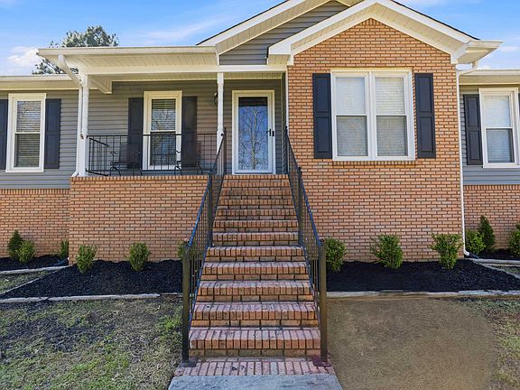 3rd image of 201 Cloverleaf Cir