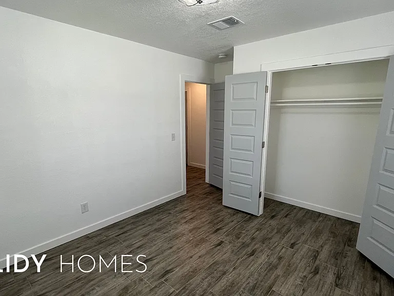 2813 SW 62nd St — Photo 24