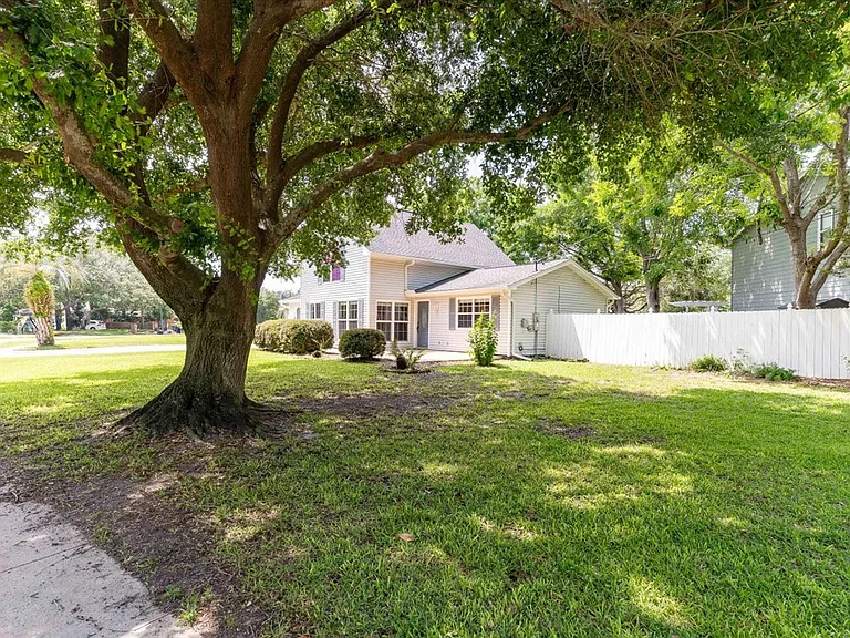 817 N Lakeside Dr — Photo 5