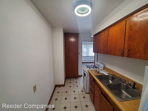5th image of 1102 Beacon St APT 21