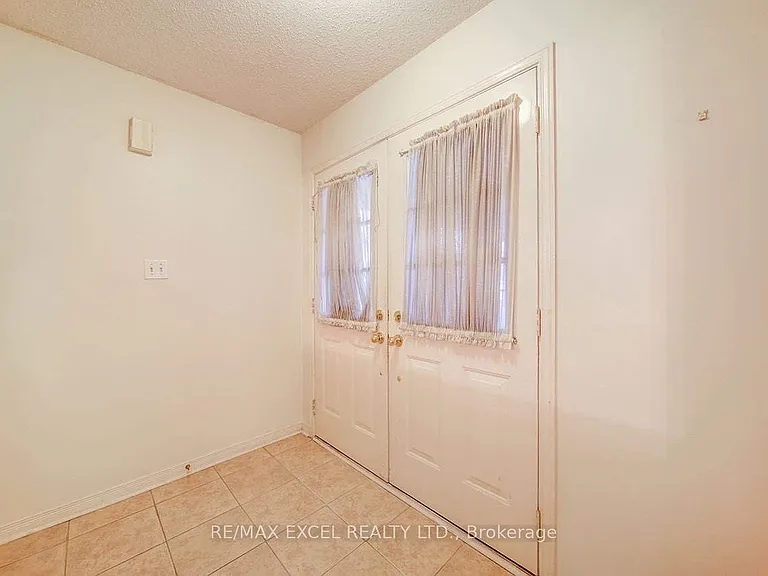 175 Shepton Way #UPPER — Photo 3