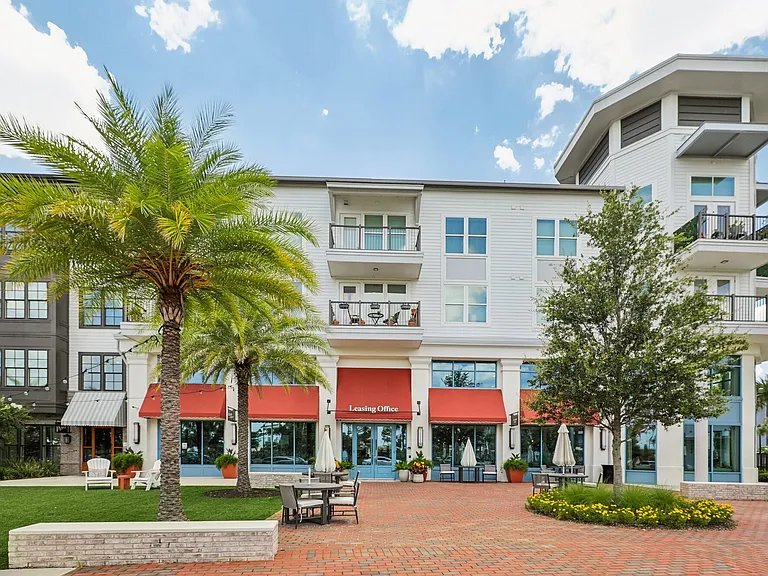 NOVEL Parkway by Crescent Communities — Photo 11