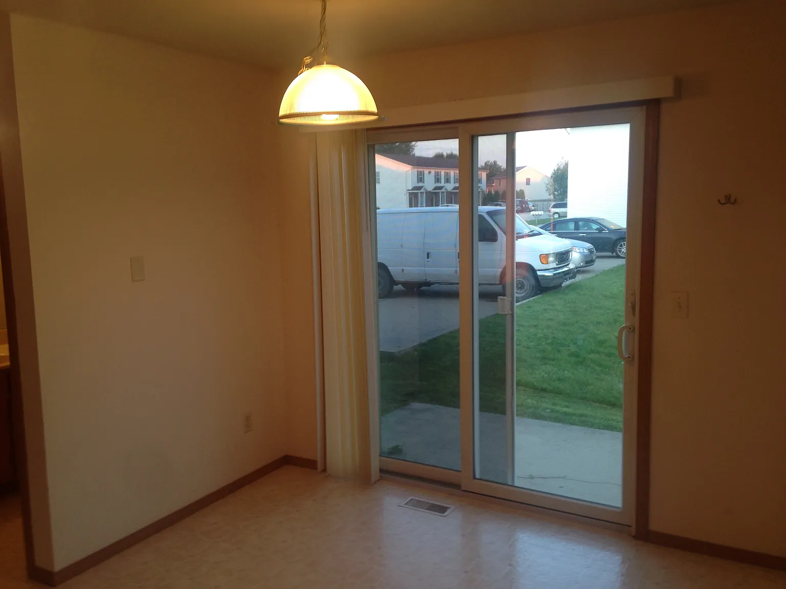 3 bed, 1.5 bath, 1800 sqft, $1,475 — Photo 4