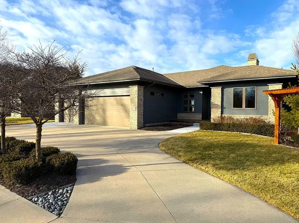 26716 Manderson St, Valley, NE 68064