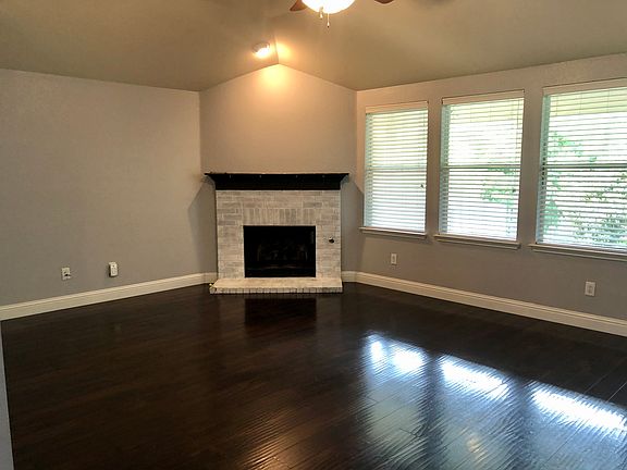 5th image of 2737 Laurel Oak Dr