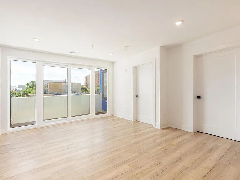 629 W Girard Ave — Photo 22