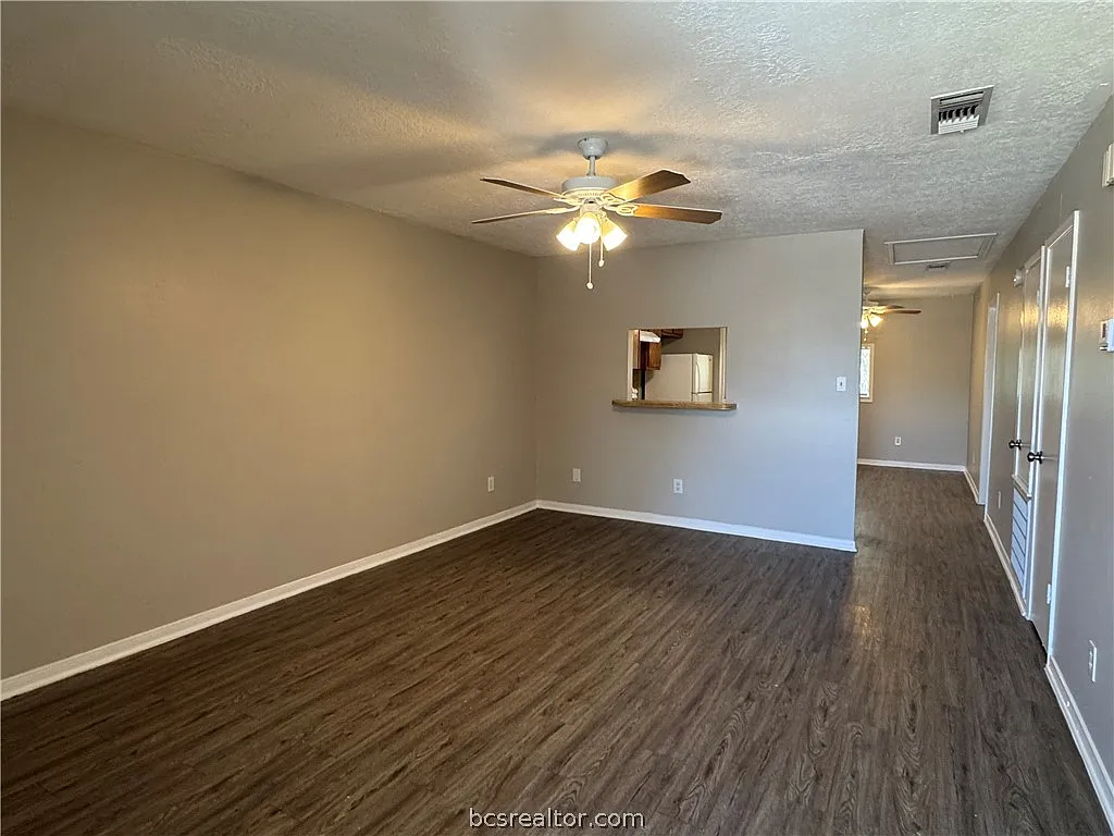 2 bed, 1000 sqft, $1,150 — Photo 2