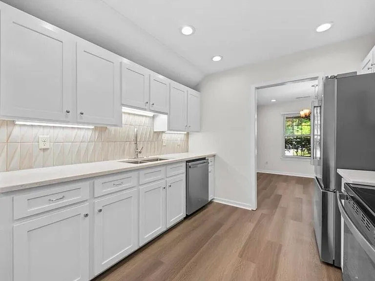 1120 Daffodil Ln — Photo 6