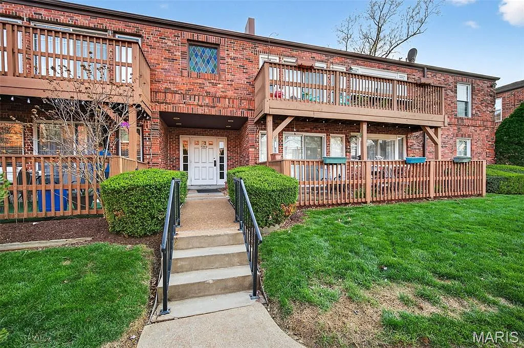 4294 Chateau De Ville Dr APT H photo 1