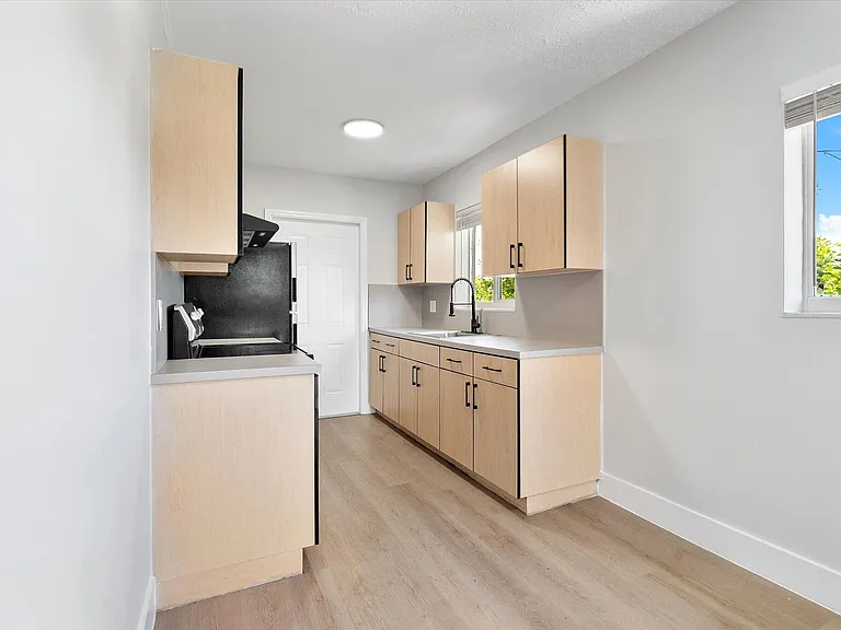 720 NE 7th St #9 — Photo 19