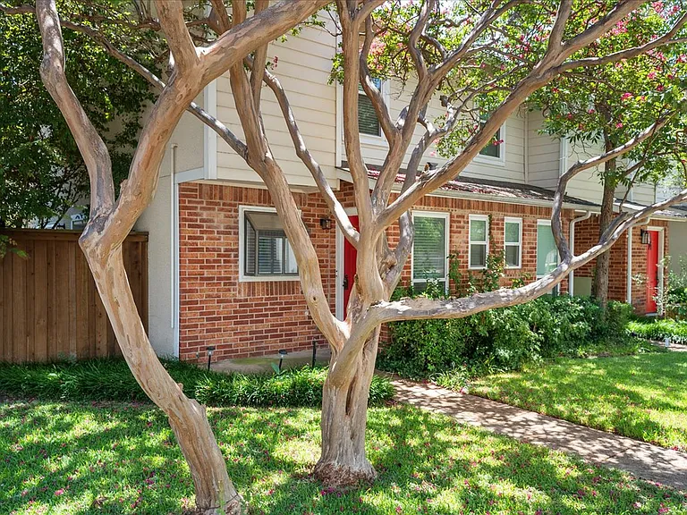 5505 Live Oak St #16 — Photo 2