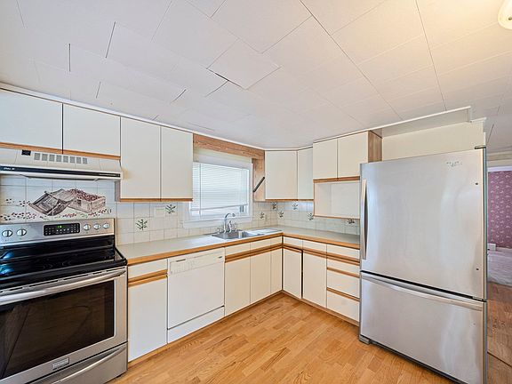 3rd image of 508 Center St