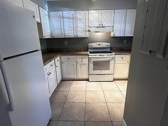 3rd image of 740 SE 1st Way #110