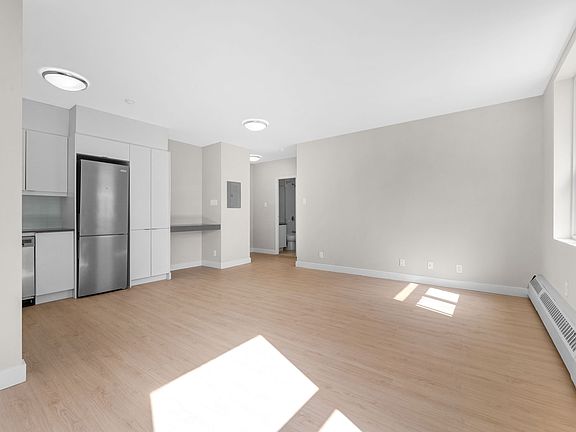 4th image of 145 York St #1450348