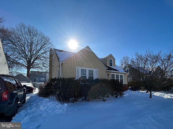 3rd image of 1369 Birchwood Ave