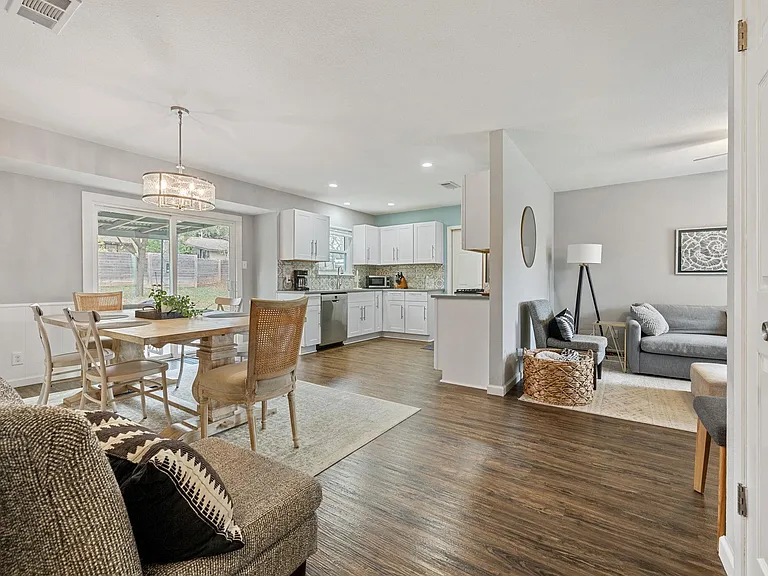 8508 Bradford Dr — Photo 5