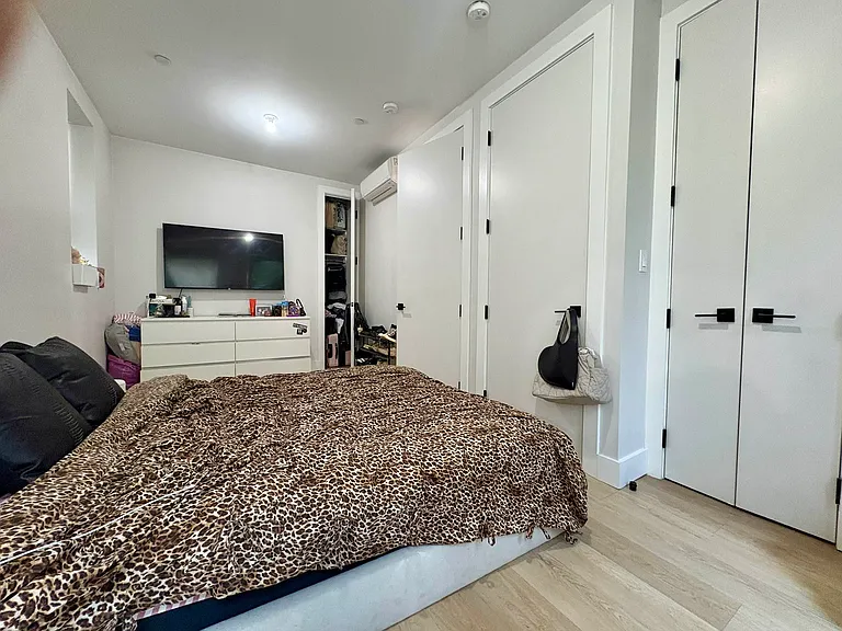 727 Dekalb Ave #3F — Photo 9