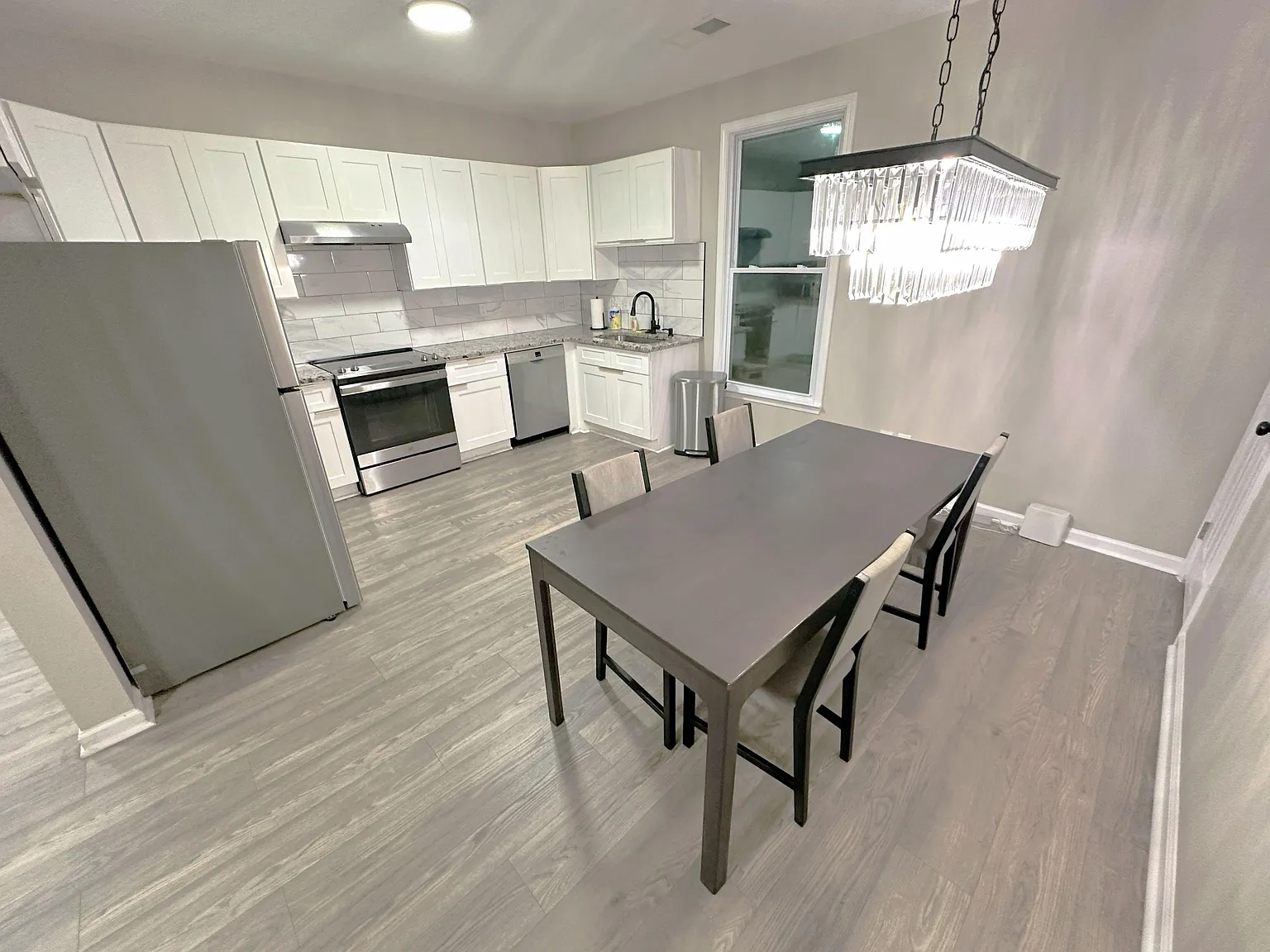 4 bed, 5.0 bath, 2033 sqft, $1,040 — Photo 4