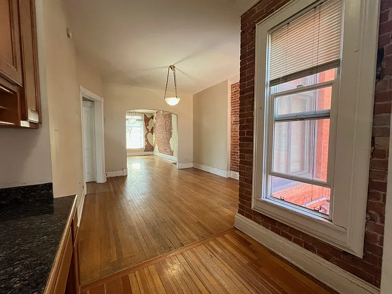 2259 N High St — Photo 15