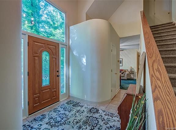 4th image of 3336 Hawthorne Ln