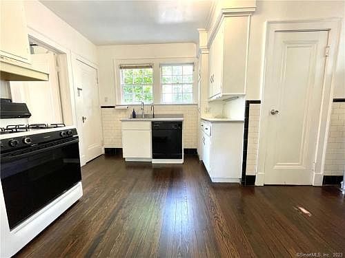 4th image of 294 Fountain St