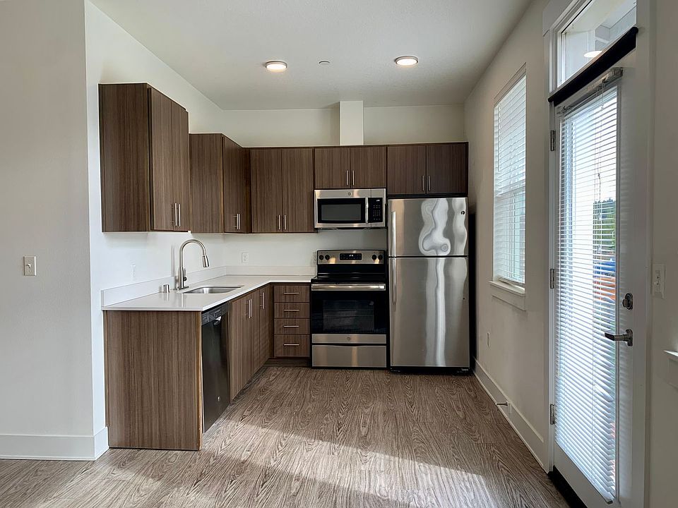 1st image of 13609 NE 28th St #12