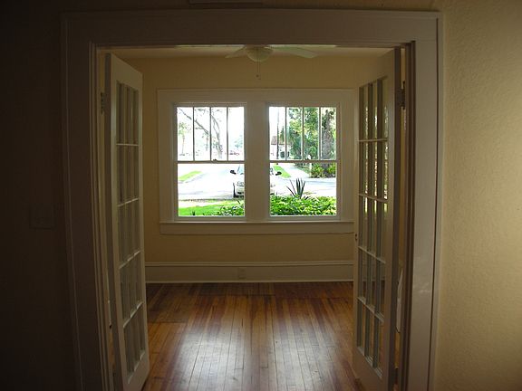 3rd image of 702 Hamilton Cres APT 1