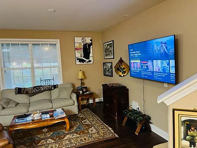 3 bed, 2.5 bath, 1709 sqft, $2,100 — Photo 4