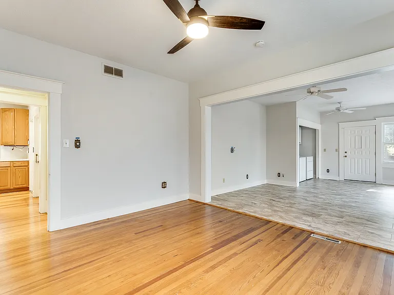 122 S Belmont Ave — Photo 22